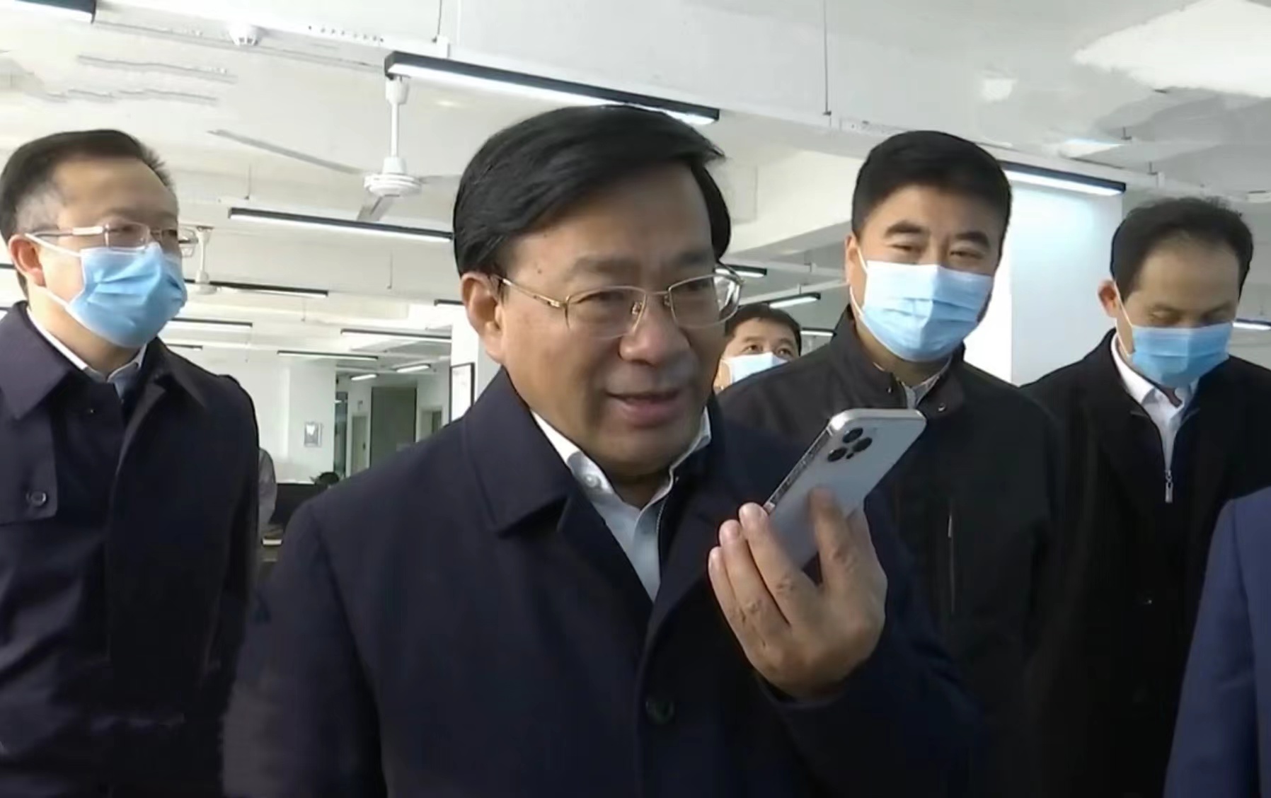 19 吉林省委副书记、省长韩俊莅临人生就是博官网伊通供热 2021.11.2.jpg