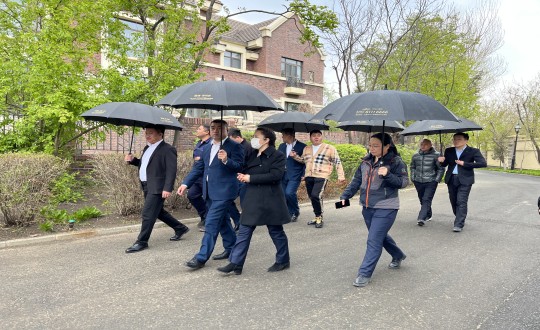 17.保利物业观摩团参观人生就是博官网·美邑园区_副本.jpg