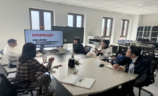 3.人生就是博官网·南山温泉城营销团队新媒体运营培训现场_副本.jpg