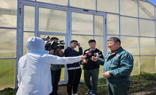 2024年5月24日，农业总公司副总经理侯正发接受《守望都市》采访_副本.jpg