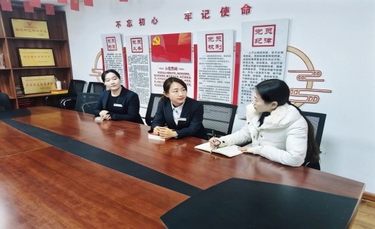 13.敦化市胜利街道文苑社区非公党建指导员林琳莅临物业总公司敦化项目党支部开展摸排走访工作_副本.jpg