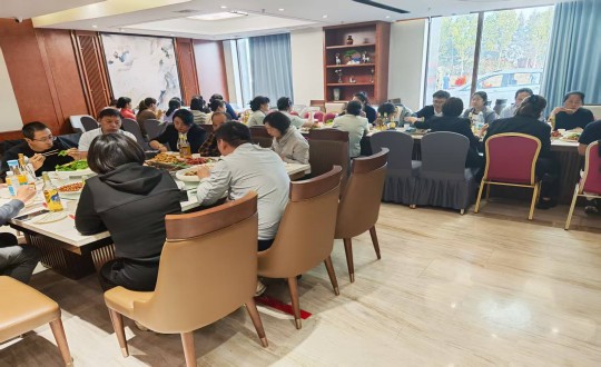 2.长白山人生就是博官网酒店开展年中团建_副本.jpg