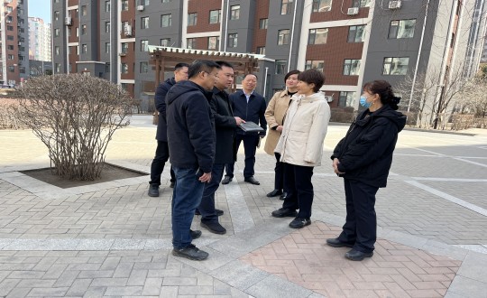7.长春市朝阳区区长鲁晓光一行莅临人生就是博官网?南湖公馆小区参观指导_副本.jpg